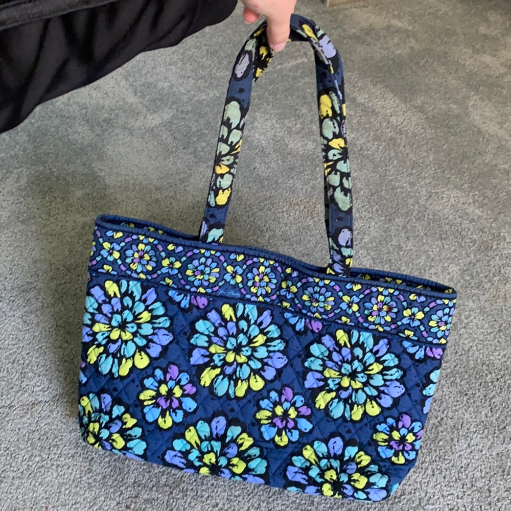 Vera Bradley tote bag.